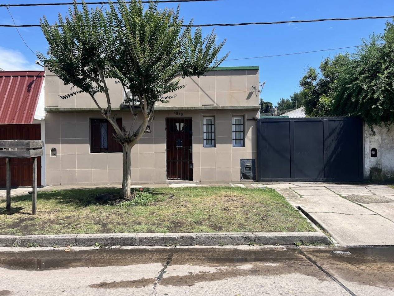 Casa de 3 Ambientes con Garaje Doble, Quincho y Patio - A 100 mts de Av. Luro