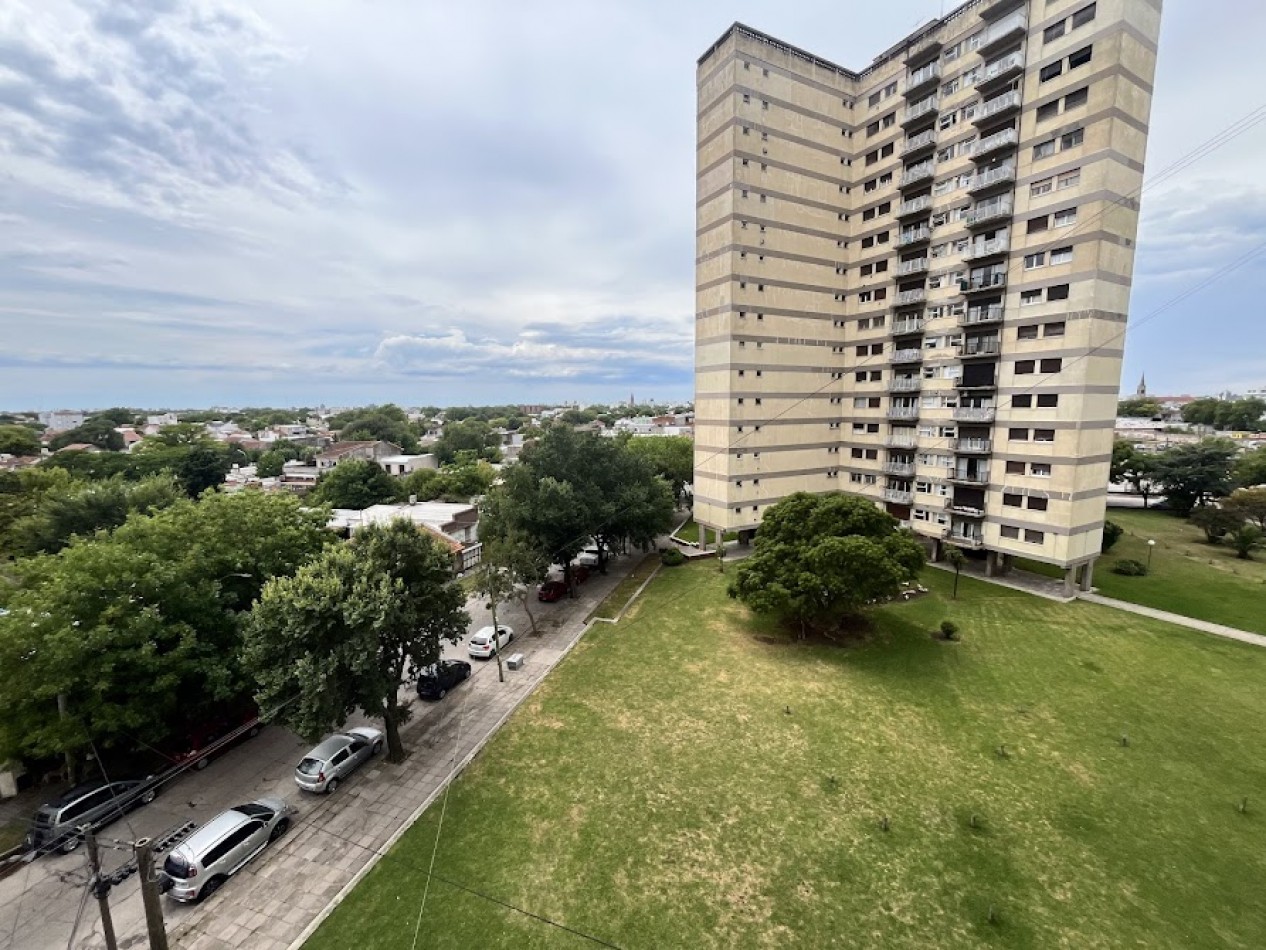 Amplio 4 ambientes con cochera, super luminoso y vistas panoramicas - 100 m² reciclado