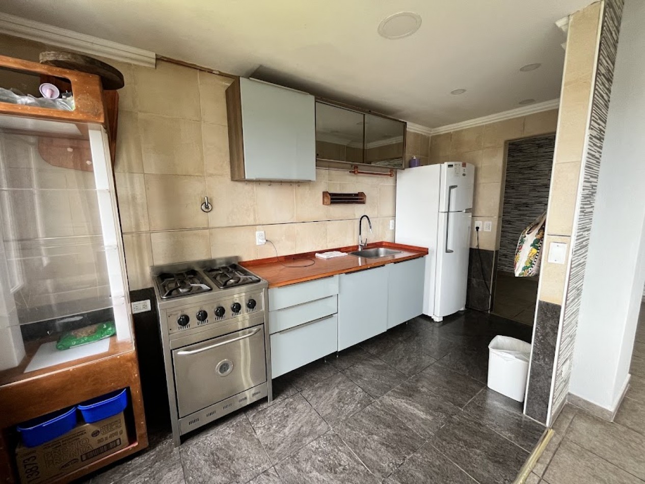 Amplio 4 ambientes con cochera, super luminoso y vistas panoramicas - 100 m² reciclado