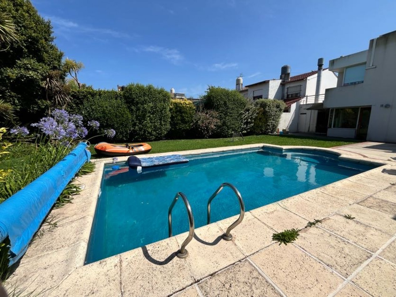 CHALET DE CATEGORIA 5 AMBIENTES CON PARQUE, PISCINA CLIMATIZADA Y TERRAZA - BARRIO CONSTITUCION