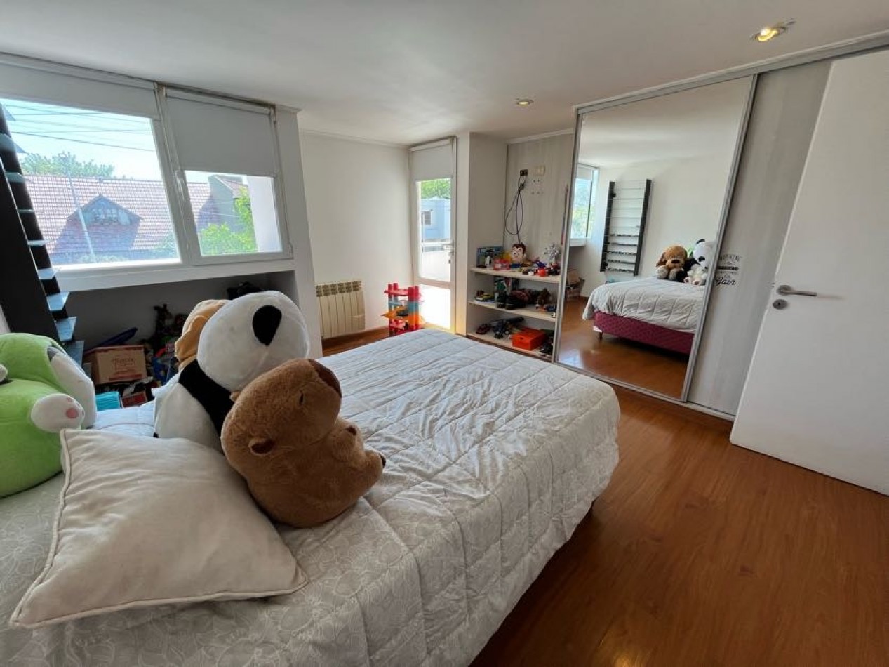 CHALET DE CATEGORIA 5 AMBIENTES CON PARQUE, PISCINA CLIMATIZADA Y TERRAZA - BARRIO CONSTITUCION