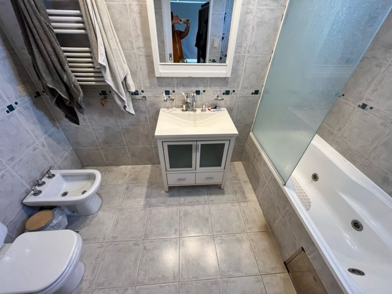 CHALET DE CATEGORIA 5 AMBIENTES CON PARQUE, PISCINA CLIMATIZADA Y TERRAZA - BARRIO CONSTITUCION