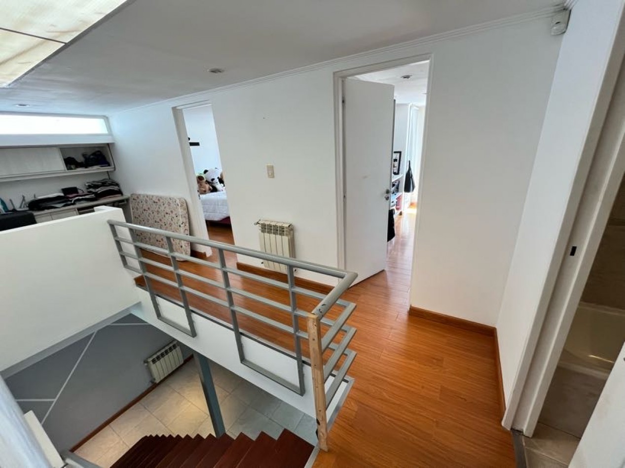 CHALET DE CATEGORIA 5 AMBIENTES CON PARQUE, PISCINA CLIMATIZADA Y TERRAZA - BARRIO CONSTITUCION