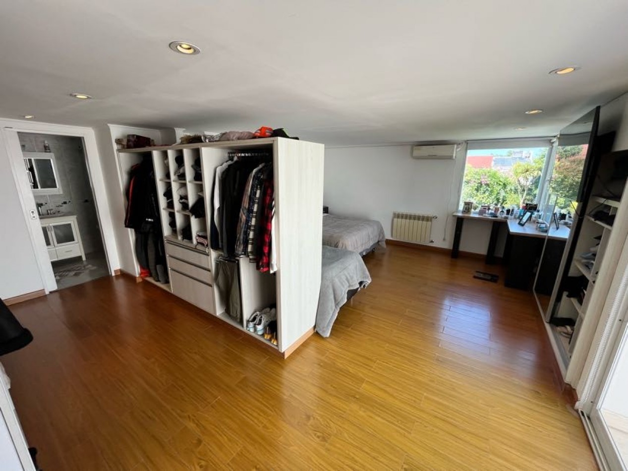 CHALET DE CATEGORIA 5 AMBIENTES CON PARQUE, PISCINA CLIMATIZADA Y TERRAZA - BARRIO CONSTITUCION