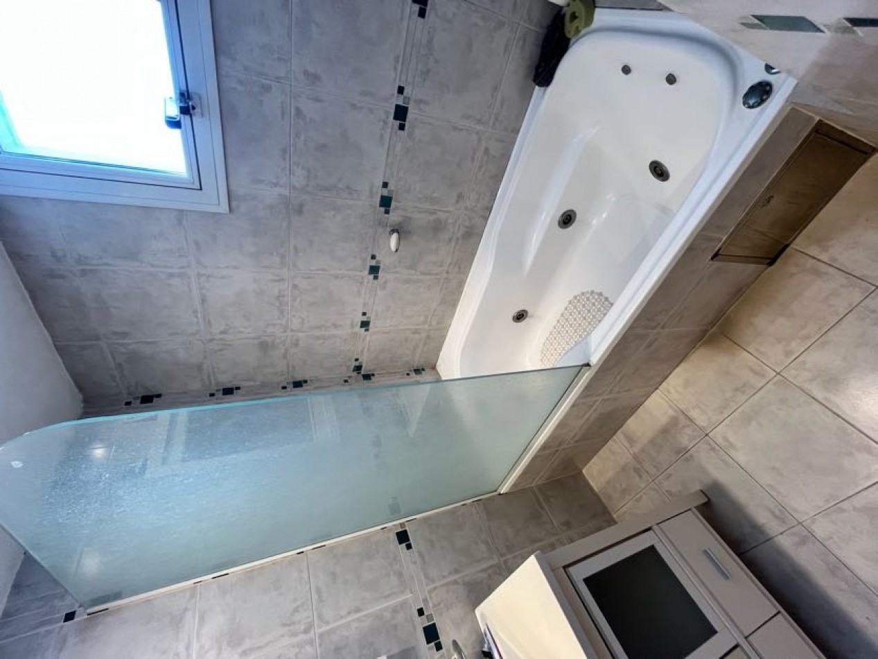 CHALET DE CATEGORIA 5 AMBIENTES CON PARQUE, PISCINA CLIMATIZADA Y TERRAZA - BARRIO CONSTITUCION