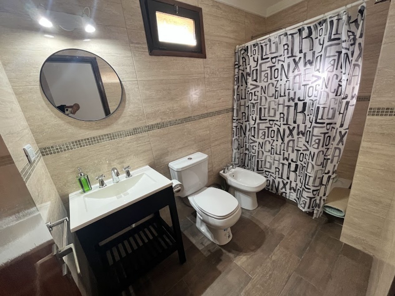 Alquiler Temporario -DEPARTAMENTO 2 AMBIENTES CON BALCON, COCHERA Y EXCELENTE UBICACION - BARRIO LA PERLA