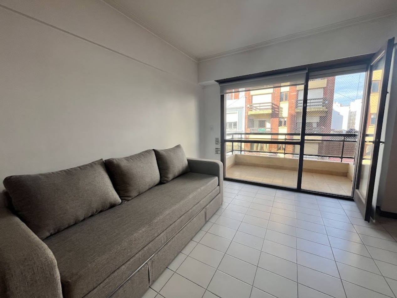 Alquiler Temporario -DEPARTAMENTO 2 AMBIENTES CON BALCON, COCHERA Y EXCELENTE UBICACION - BARRIO LA PERLA