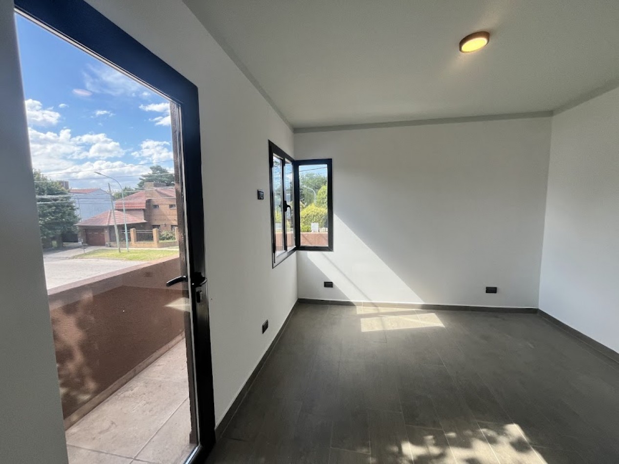 Duplex de 4 ambientes en Barrio Los Pinares - Diseño moderno y domotica APTO CREDITO