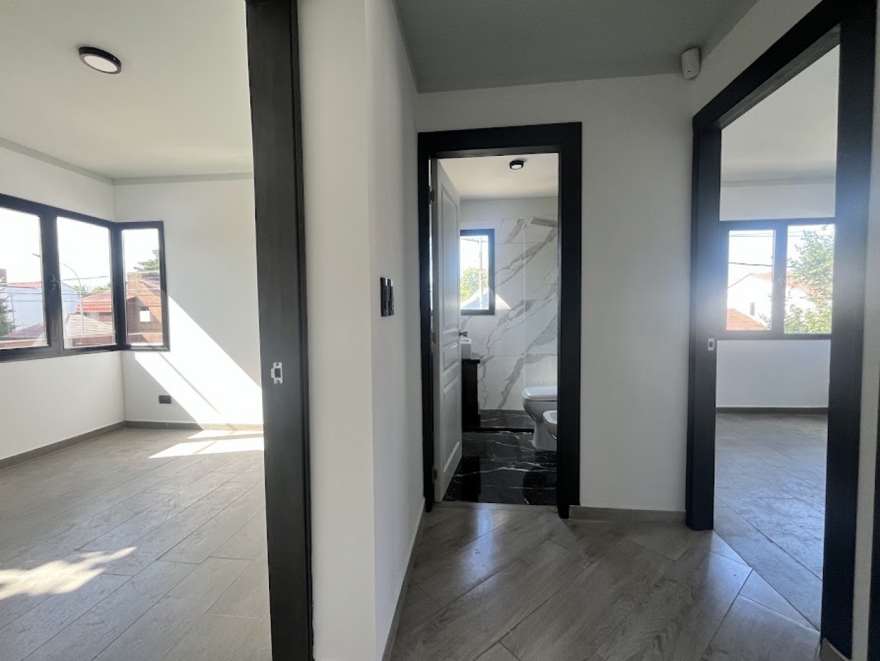 Duplex de 4 ambientes en Barrio Los Pinares - Diseño moderno y domotica APTO CREDITO