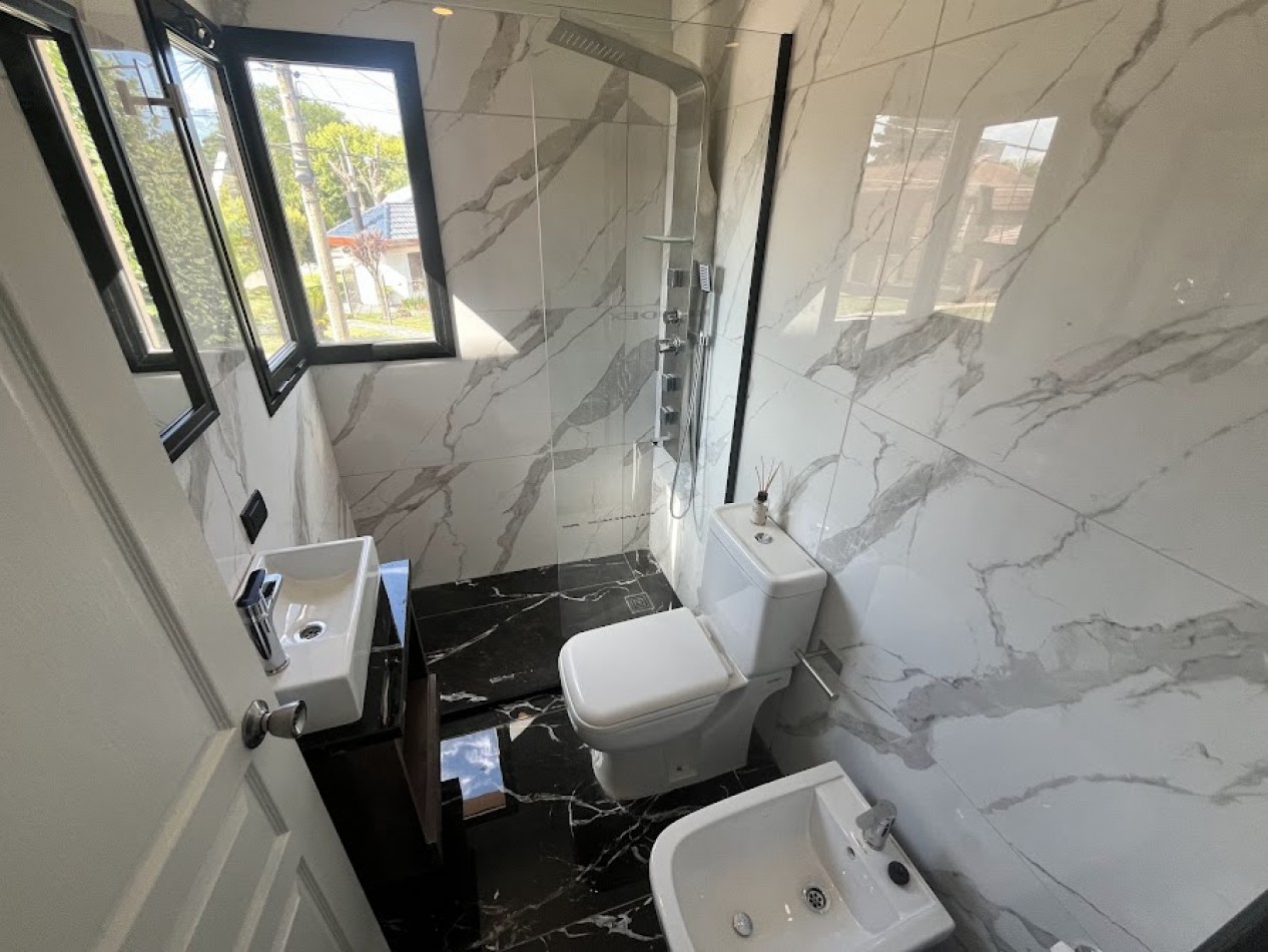 Duplex de 4 ambientes en Barrio Los Pinares - Diseño moderno y domotica APTO CREDITO