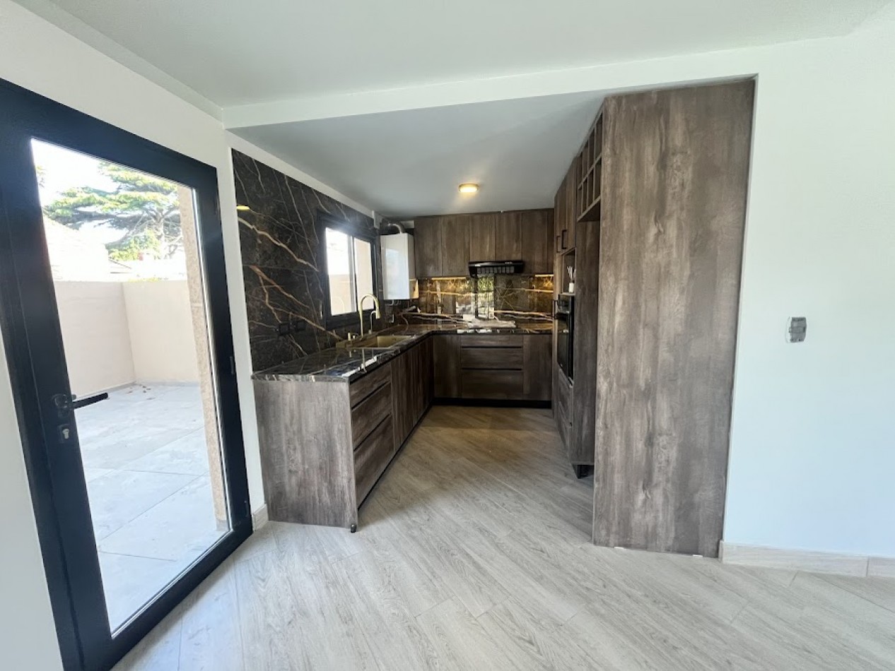 Duplex de 4 ambientes en Barrio Los Pinares - Diseño moderno y domotica APTO CREDITO
