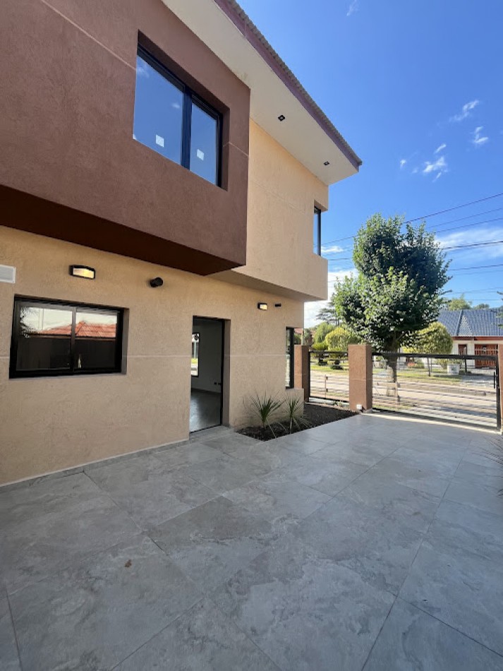 Duplex de 4 ambientes en Barrio Los Pinares - Diseño moderno y domotica APTO CREDITO