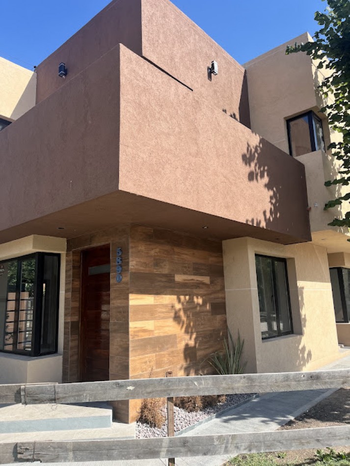 Duplex de 4 ambientes en Barrio Los Pinares - Diseño moderno y domotica APTO CREDITO