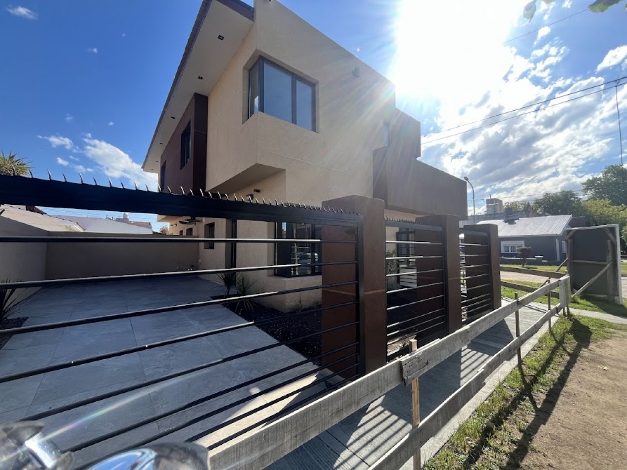 Duplex de 4 ambientes en Barrio Los Pinares - Diseño moderno y domotica APTO CREDITO