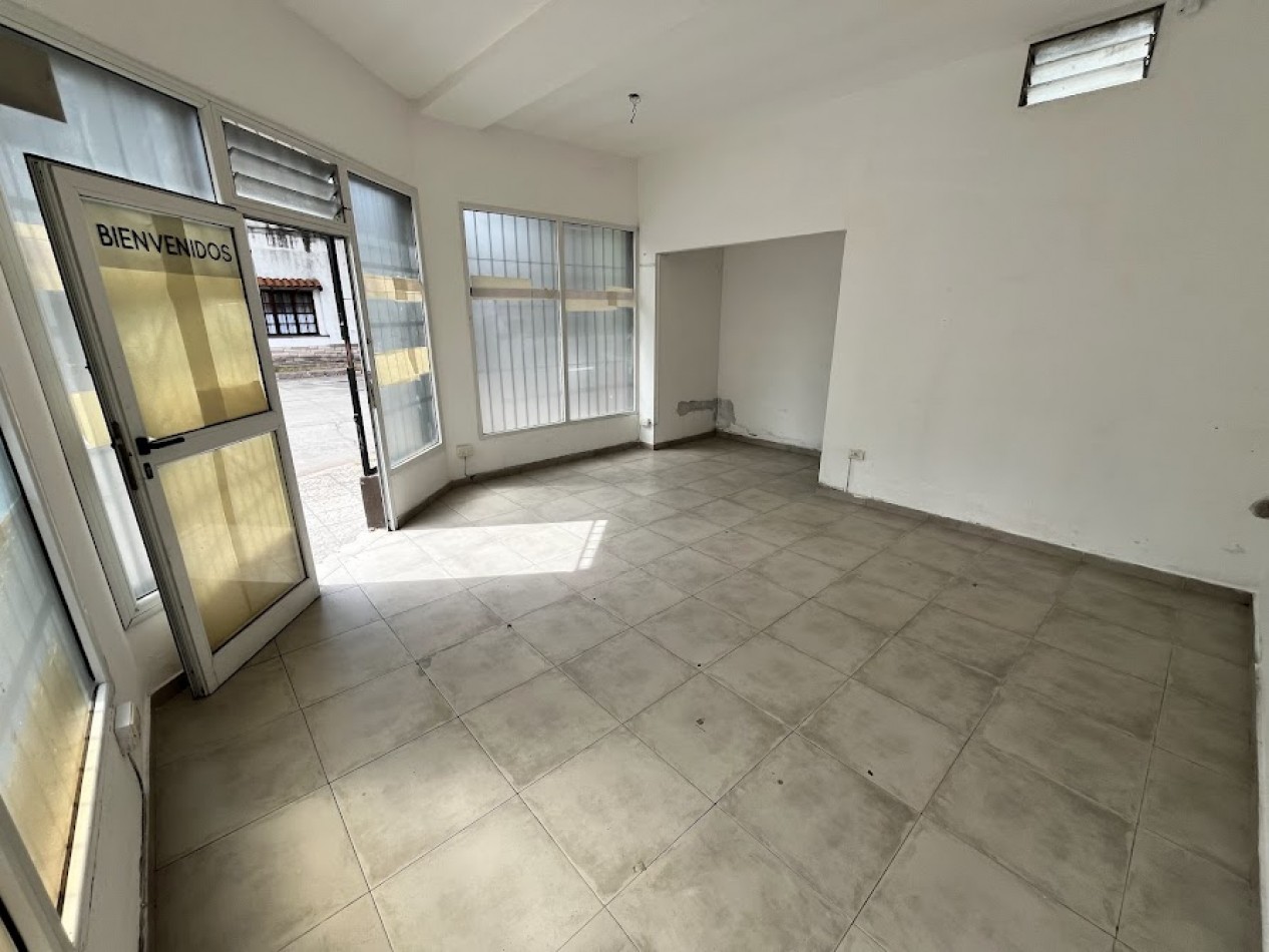 Alquiler comercial Local en esquina super luminoso en zona comercial