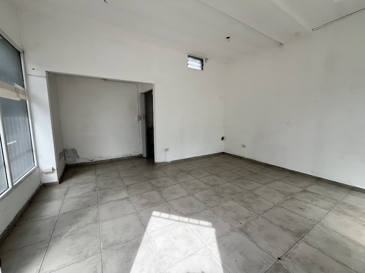 Alquiler comercial Local en esquina super luminoso en zona comercial