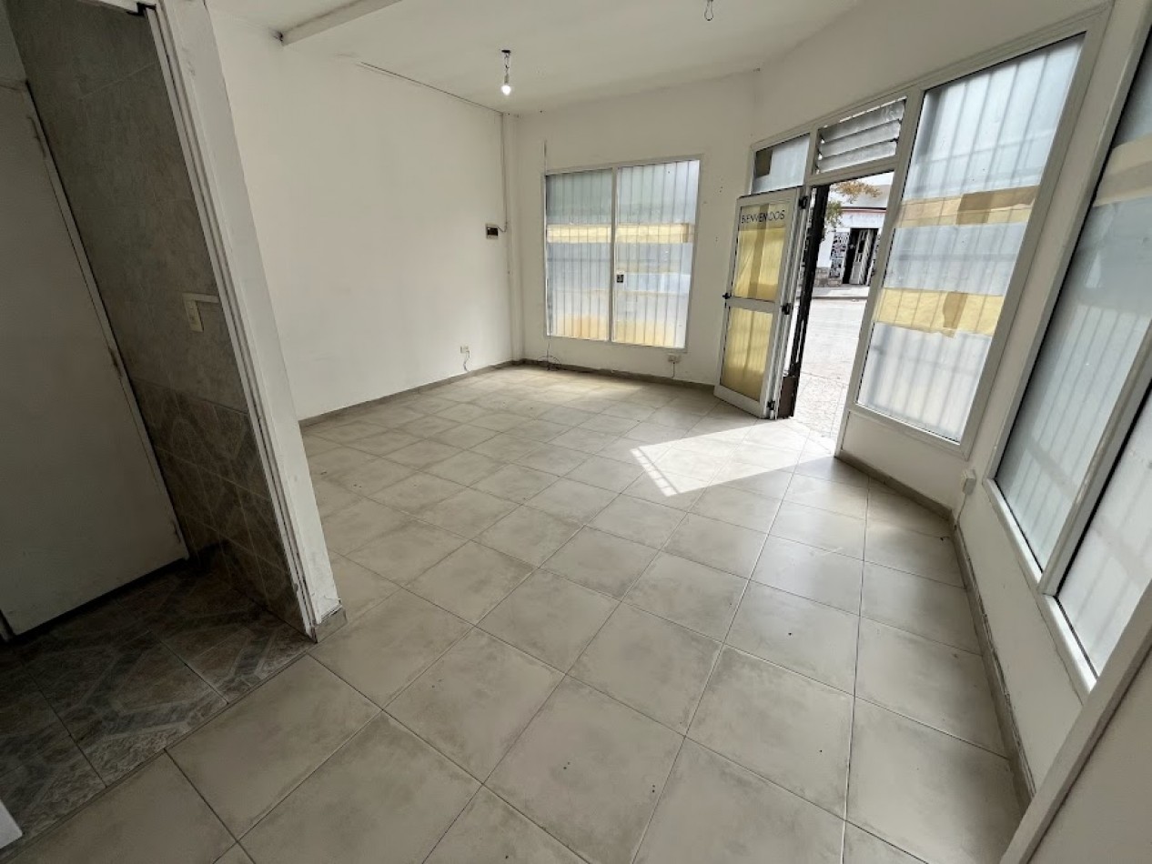 Alquiler comercial Local en esquina super luminoso en zona comercial