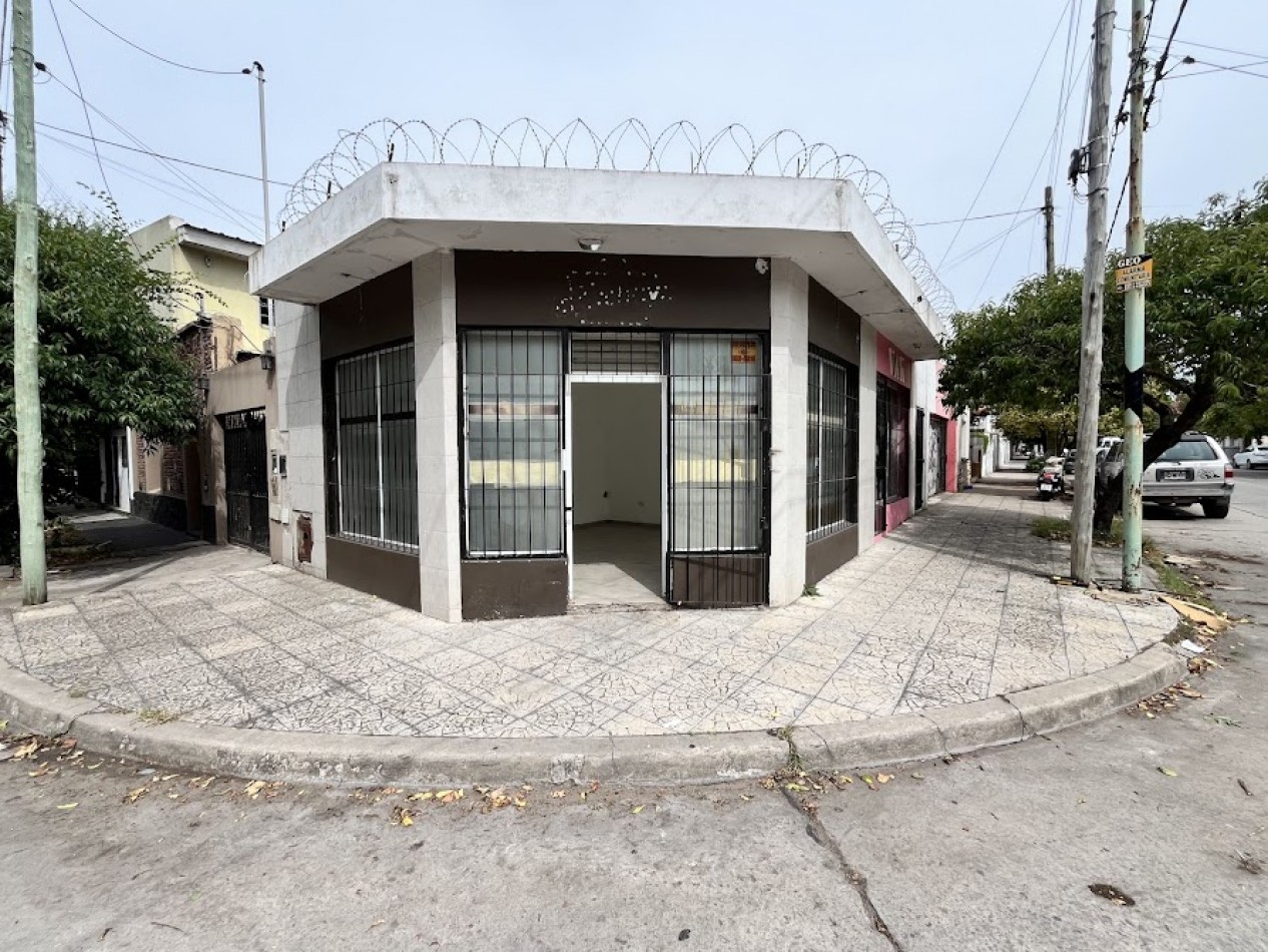 Alquiler comercial Local en esquina super luminoso en zona comercial