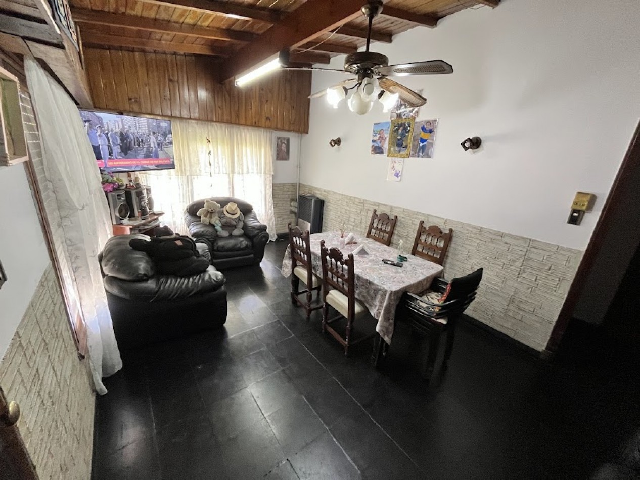 Dos viviendas en una, en esquina, ideal multifamiliar o inversion