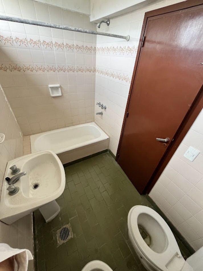 IMPONENTE CHALET EN ESQUINA - BARRIO SAN CARLOS, ACANTILADOS