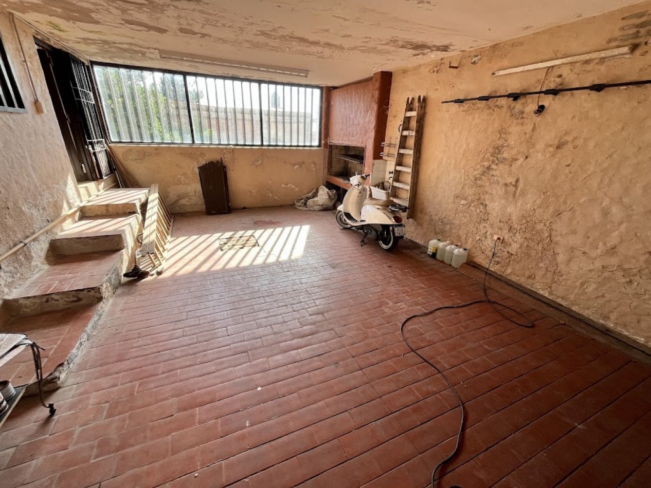 IMPONENTE CHALET EN ESQUINA - BARRIO SAN CARLOS, ACANTILADOS