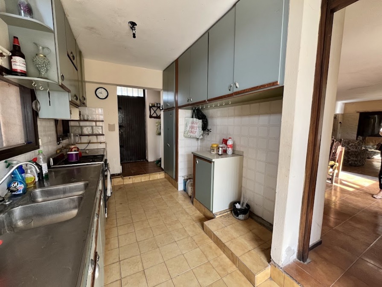 IMPONENTE CHALET EN ESQUINA - BARRIO SAN CARLOS, ACANTILADOS