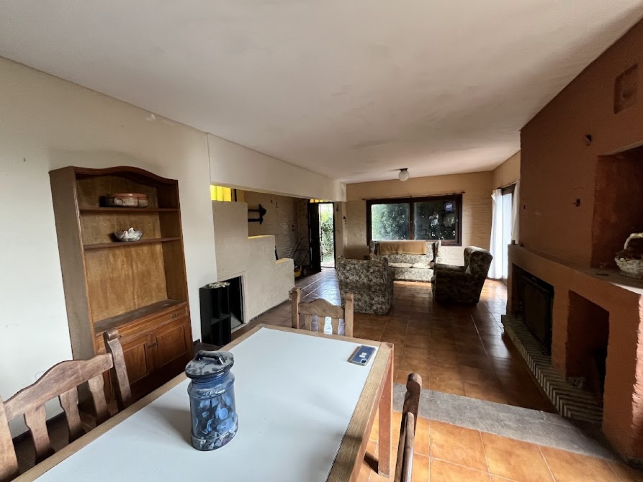 IMPONENTE CHALET EN ESQUINA - BARRIO SAN CARLOS, ACANTILADOS