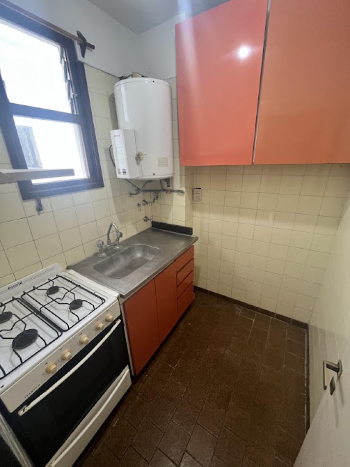 Alquiler 24 meses Dep. 3 ambientes al frente - Muy luminoso y de amplias dimensiones-La Perla