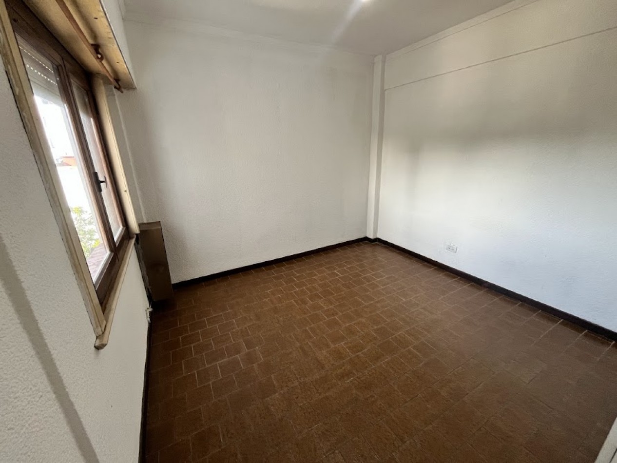 Alquiler 24 meses Dep. 3 ambientes al frente - Muy luminoso y de amplias dimensiones-La Perla