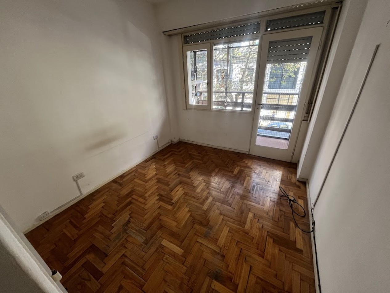 Alquiler 24 meses | Departamento 3 ambientes al frente con balcon y patio muy luminoso