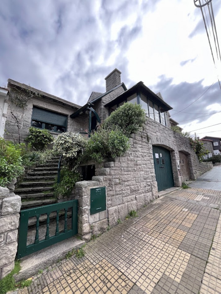 Chalet 5 ambientes en Los Troncos a metros de Guemes