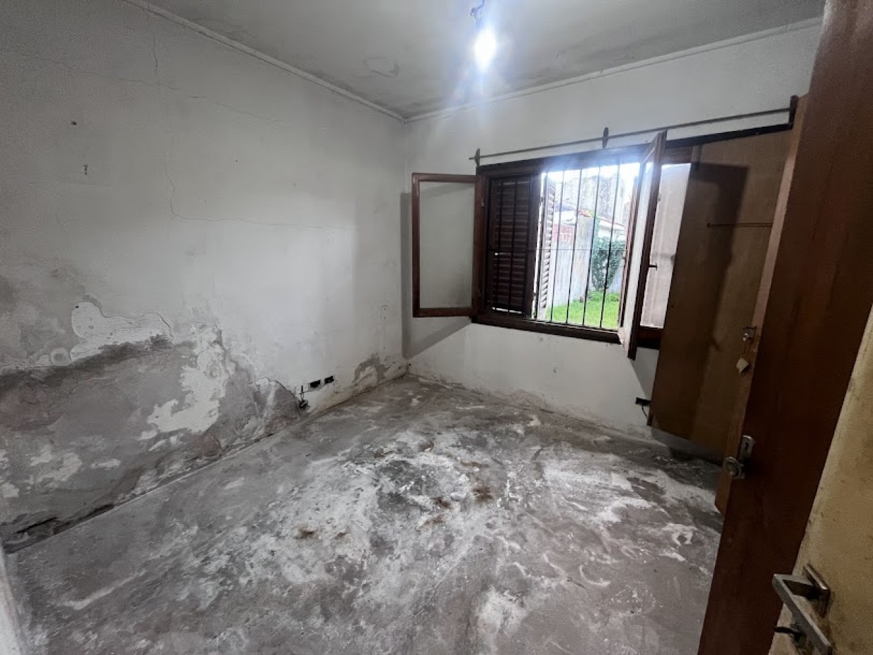 CHALET 3 AMBIENTES SOBRE LOTE DE 242 m² - BARRIO CONSTITUCION 