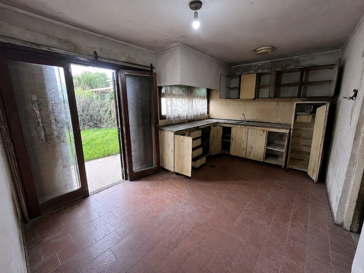 CHALET 3 AMBIENTES SOBRE LOTE DE 242 m² - BARRIO CONSTITUCION 