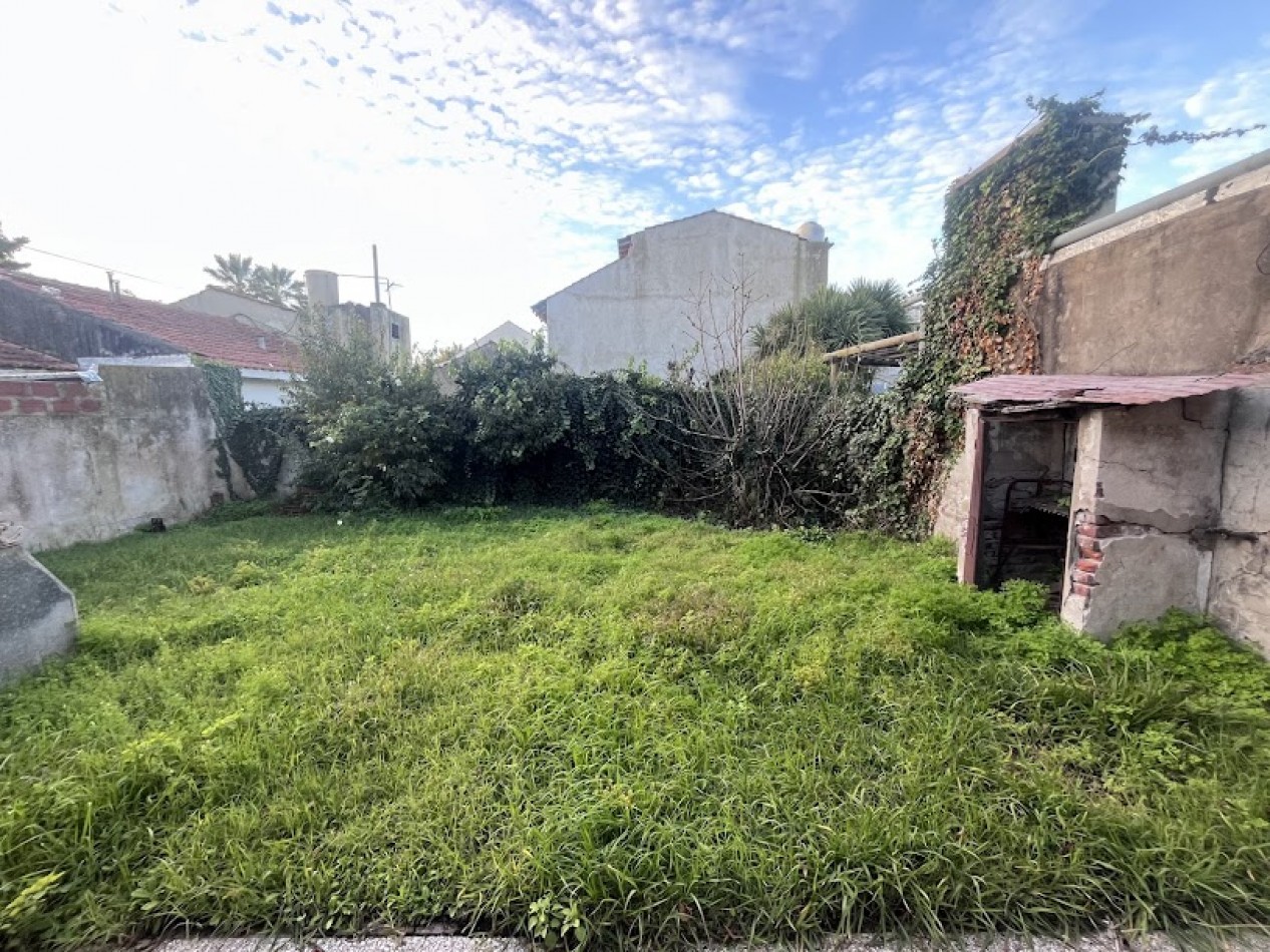 CHALET 3 AMBIENTES SOBRE LOTE DE 242 m² - BARRIO CONSTITUCION 