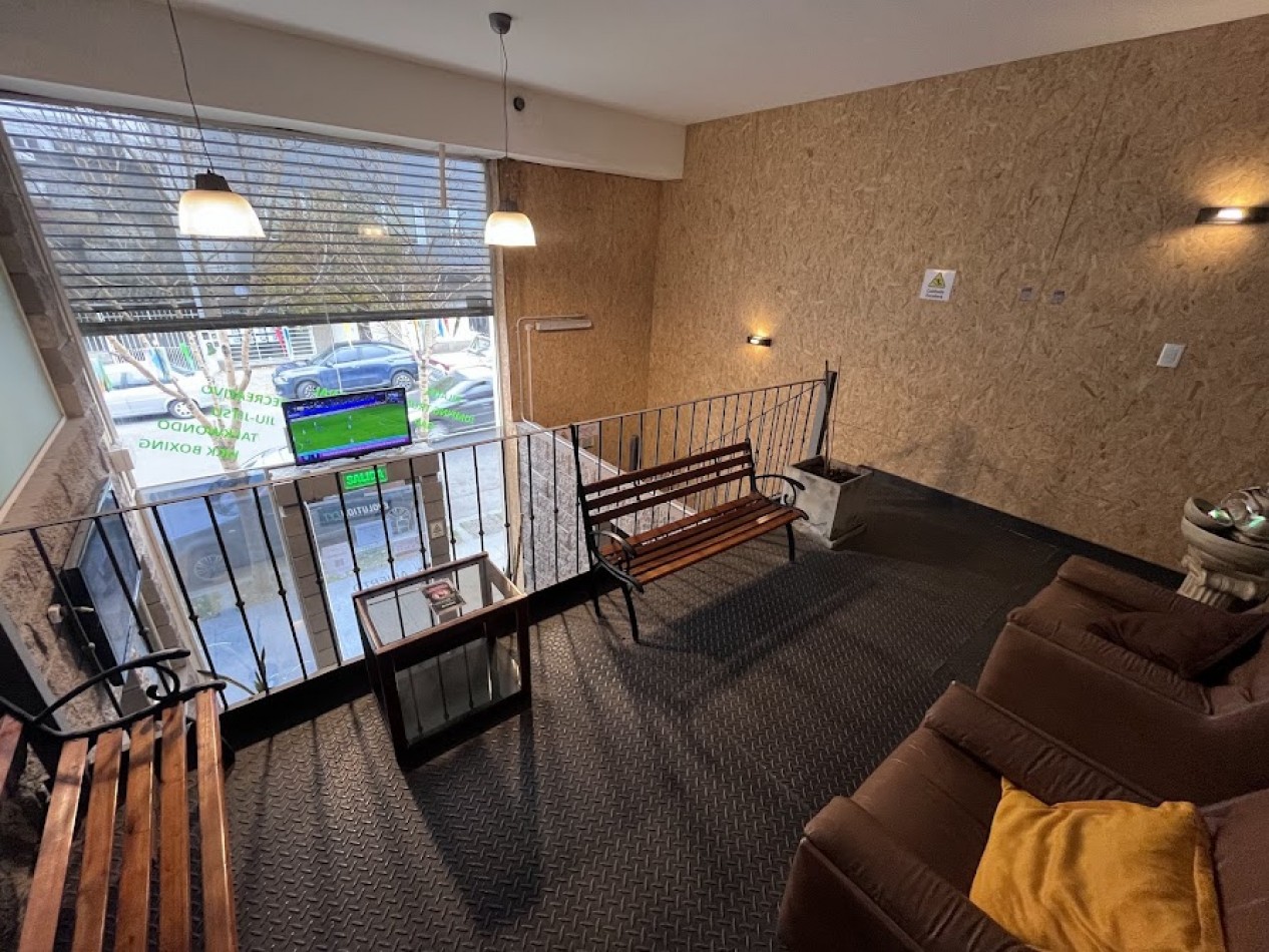 Propiedad Comercial de Gran Escala | 372 m² Cubiertos | Apto Credito | Varios Rubros