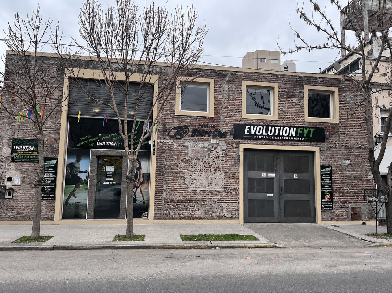 Propiedad Comercial de Gran Escala | 372 m² Cubiertos | Apto Credito | Varios Rubros