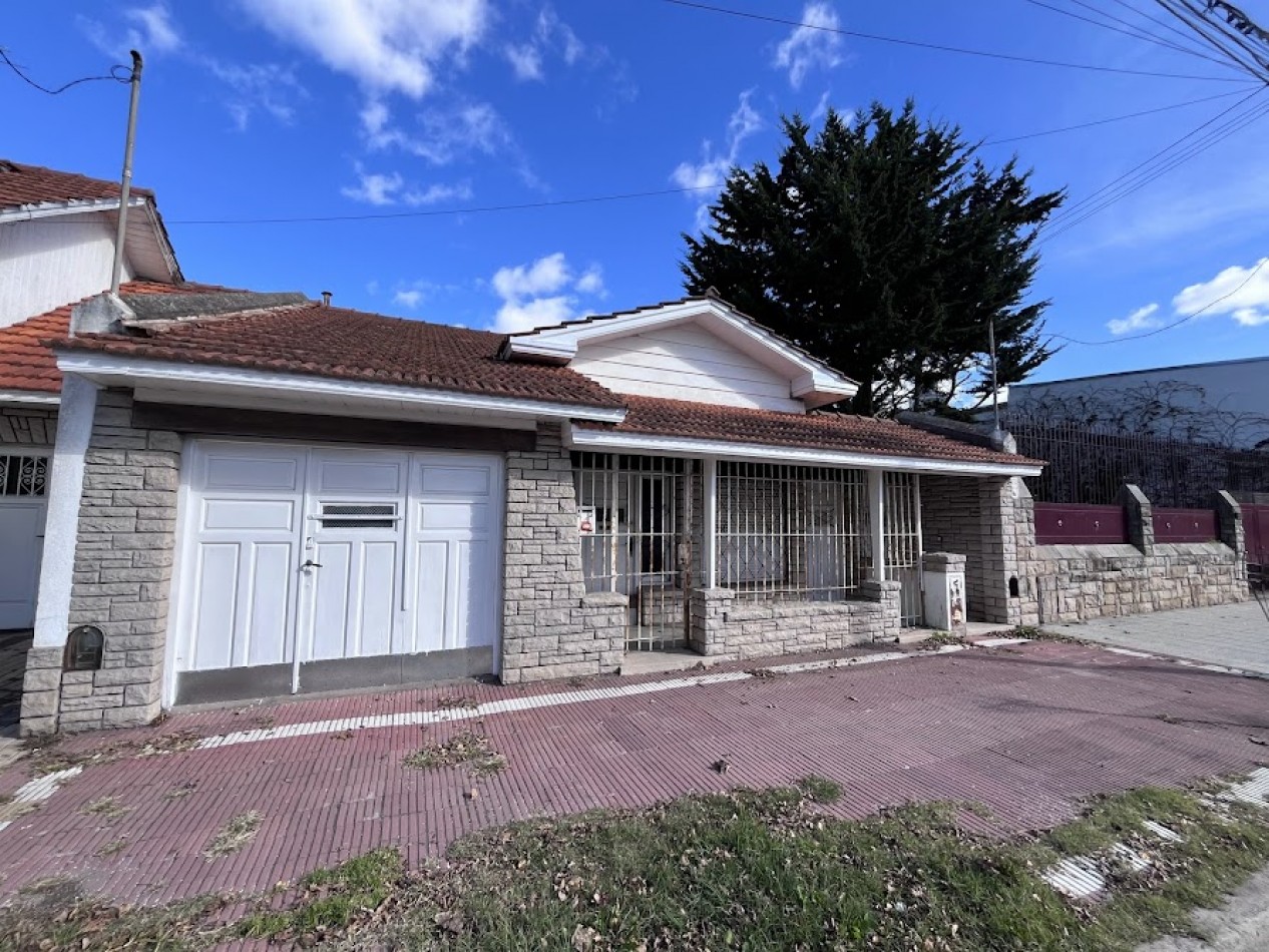 CHALET 4 AMBIENTES CON GARAGE EN PH - APTO CREDITO - LA PERLA