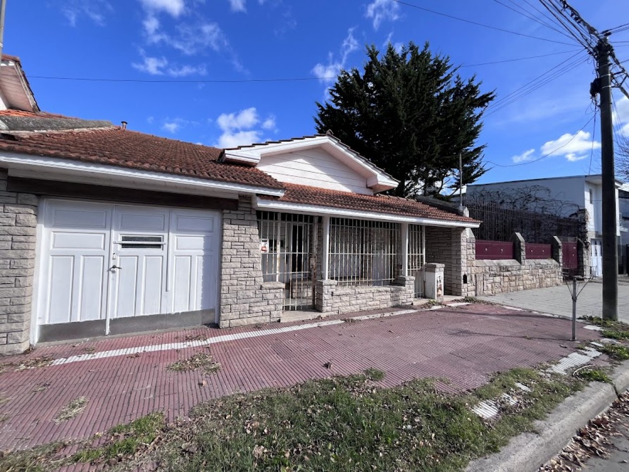 CHALET 4 AMBIENTES CON GARAGE EN PH - APTO CREDITO - LA PERLA