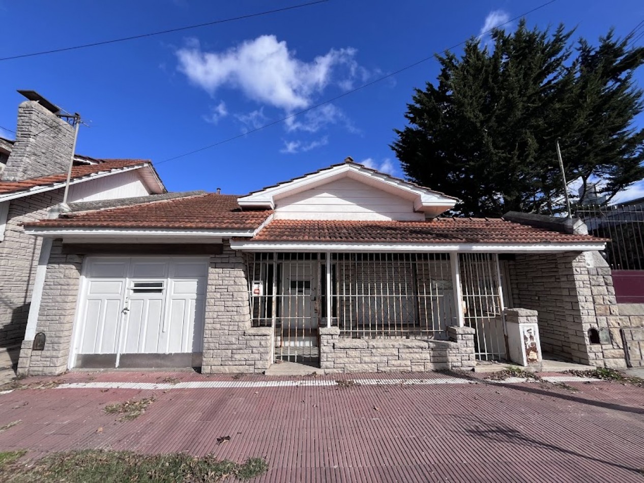 CHALET 4 AMBIENTES CON GARAGE EN PH - APTO CREDITO - LA PERLA