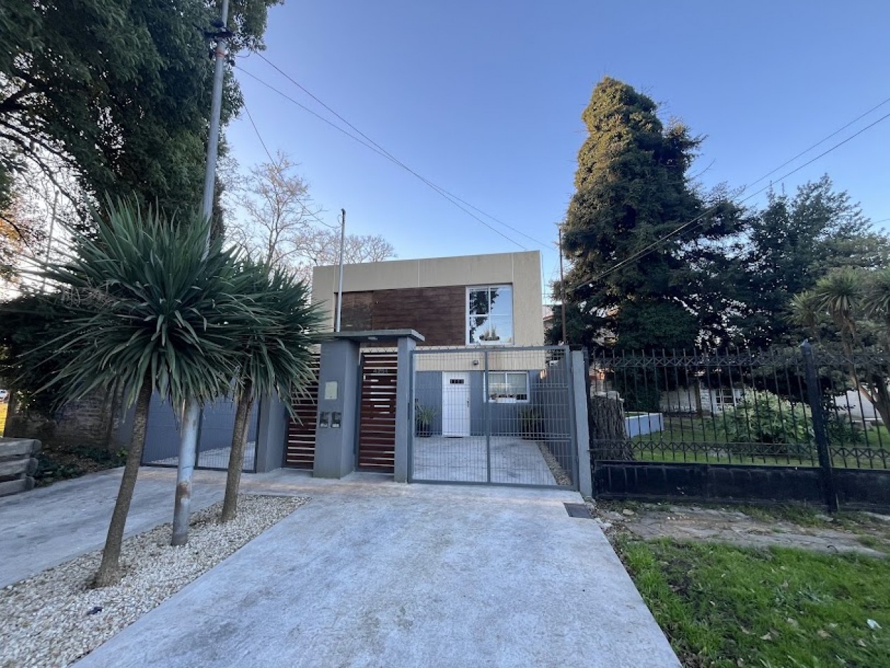 Duplex de 3 ambientes  con Patio  y Parrilla -Santa Monica 