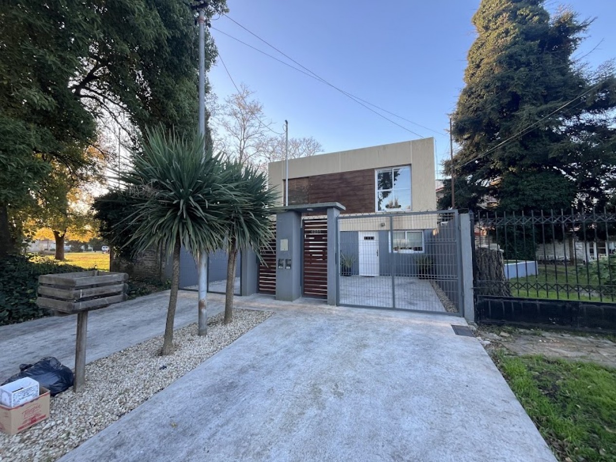  Duplex de 3 ambientes  con Patio  y Parrilla -Santa Monica 