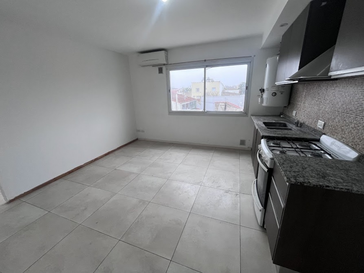 Venta departamento 2 ambientes con cochera en Villa Primera APTO CREDITO