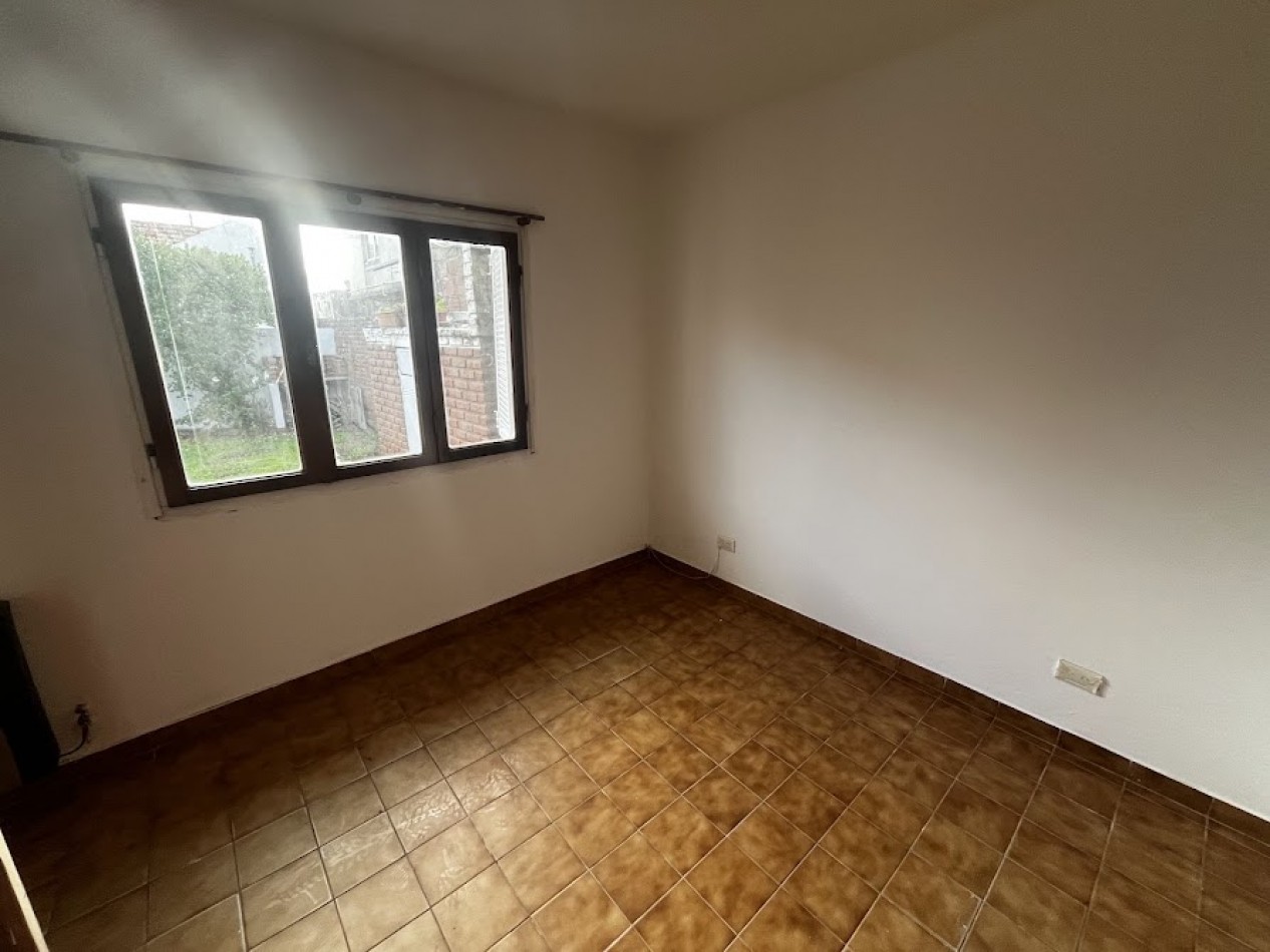 ALQUILER 24 MESES - PH DE 3 AMBIENTES CON PATIO AMPLIO SIN EXPENSAS