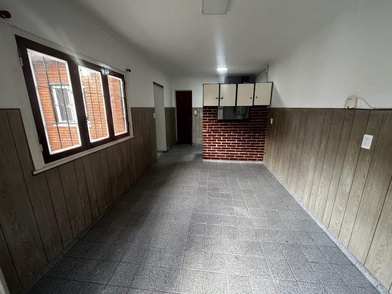 ALQUILER 24 MESES - PH DE 3 AMBIENTES CON PATIO AMPLIO SIN EXPENSAS
