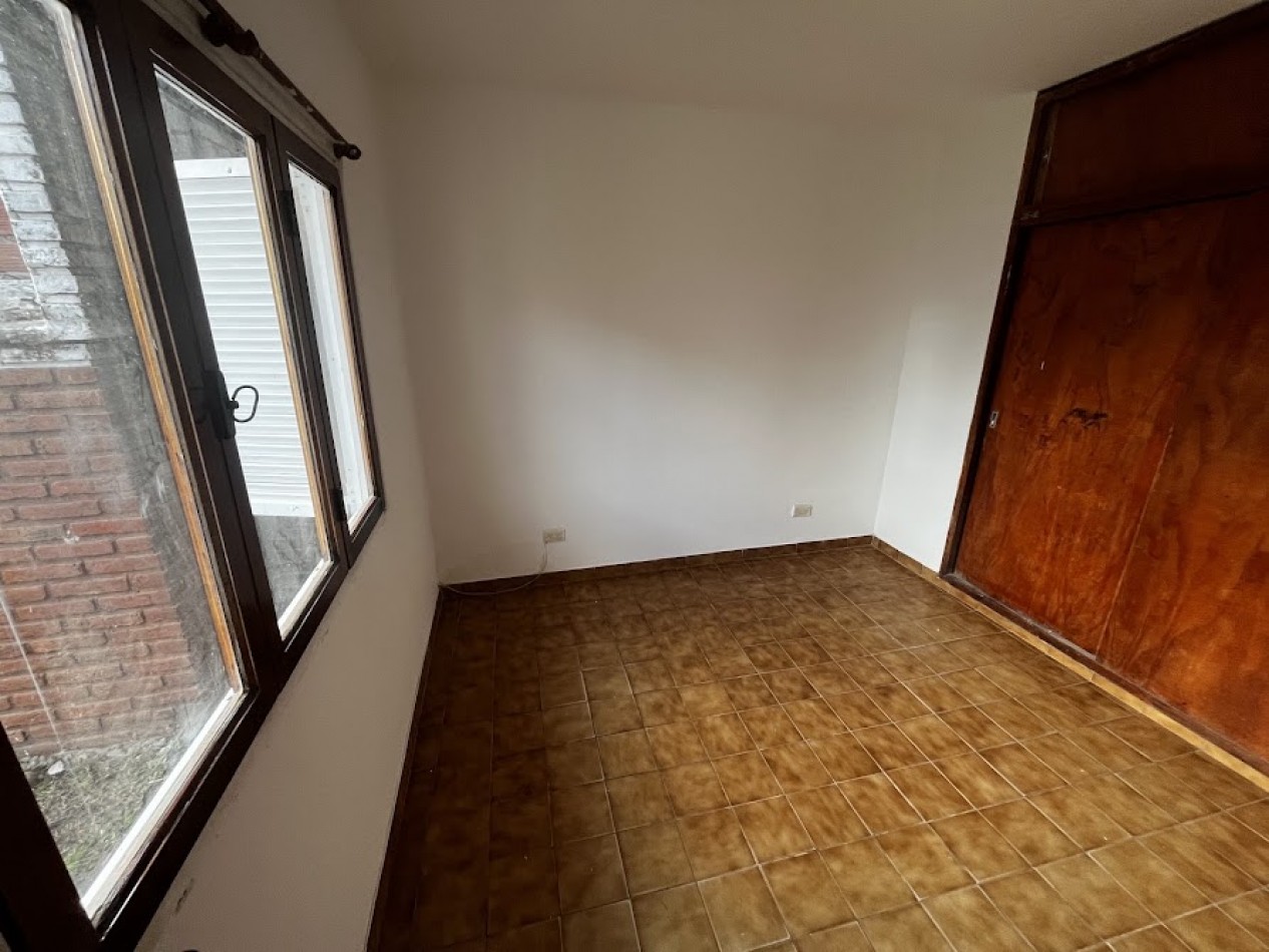 ALQUILER 24 MESES - PH DE 3 AMBIENTES CON PATIO AMPLIO SIN EXPENSAS