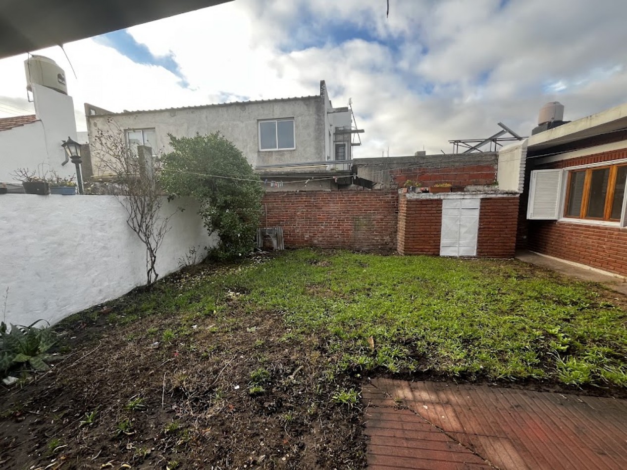 ALQUILER 24 MESES - PH DE 3 AMBIENTES CON PATIO AMPLIO SIN EXPENSAS