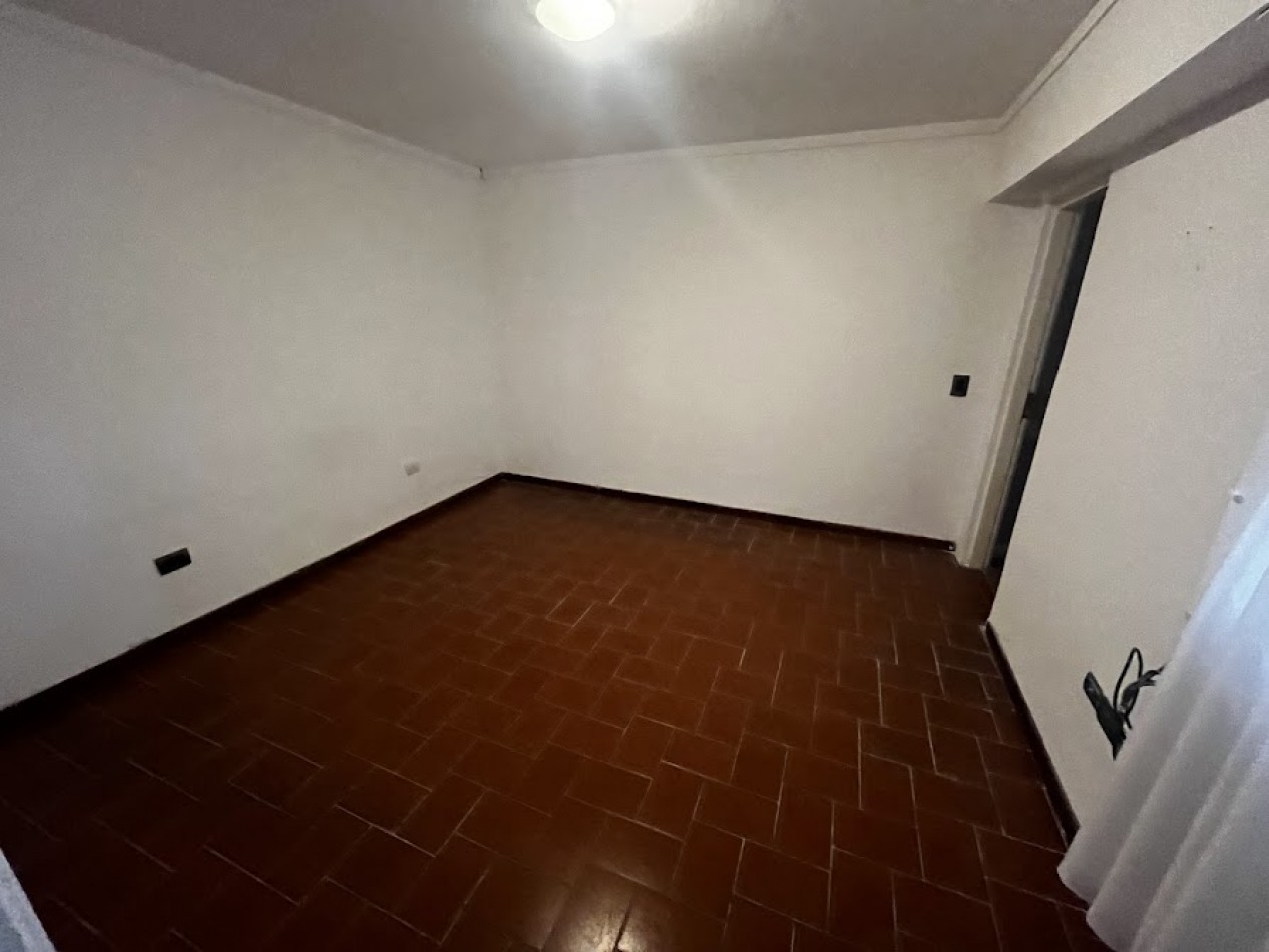CHALET EN ALQUILER POR 24 MESES 3 AMB. PARQUE-QUINCHO -COCHERA -PARQUE LURO