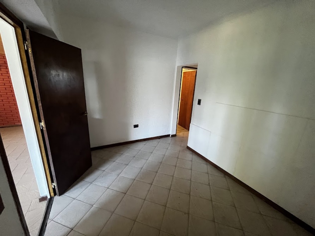 CHALET EN ALQUILER POR 24 MESES 3 AMB. PARQUE-QUINCHO -COCHERA -PARQUE LURO