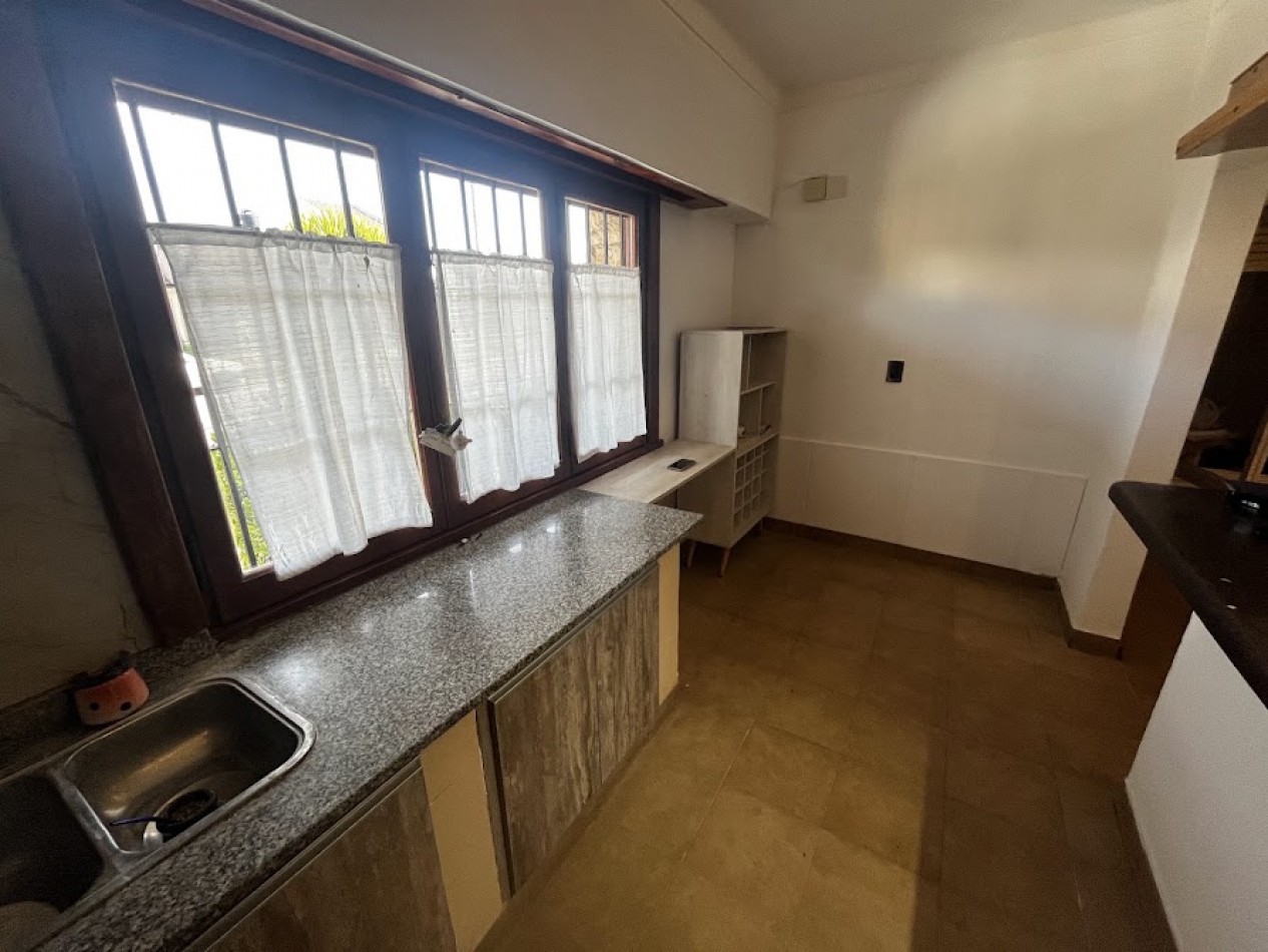 CHALET EN ALQUILER POR 24 MESES 3 AMB. PARQUE-QUINCHO -COCHERA -PARQUE LURO
