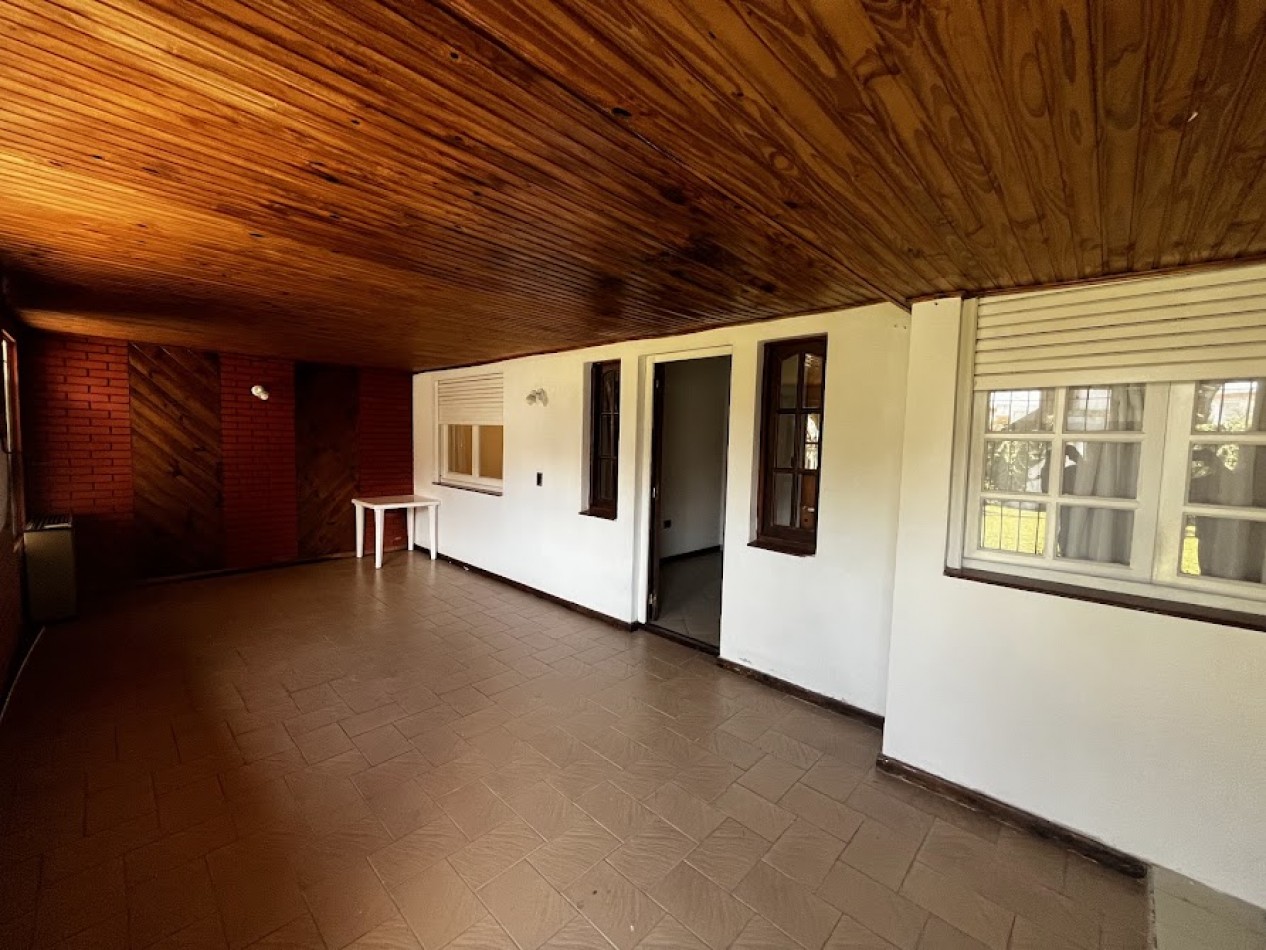 CHALET EN ALQUILER POR 24 MESES 3 AMB. PARQUE-QUINCHO -COCHERA -PARQUE LURO
